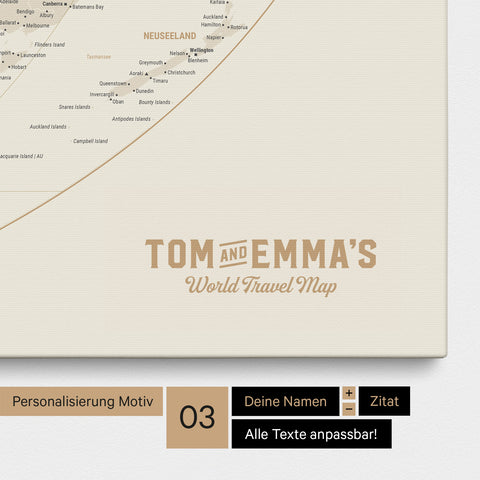 Personalisierung einer Weltkarte in der Equal-Earth-Projektion Pinnwand in Gold mit einem Logo im Vintage-Look, bei dem die Namen und die Unterzeile „World Travel Map“ geändert werden kann