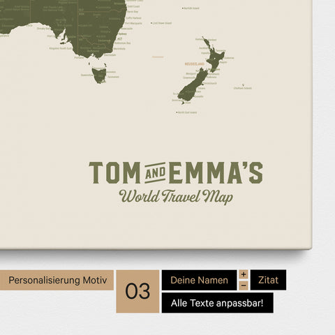 Personalisierung einer Weltkarte Pinnwand in Oliv-Grün mit einem Logo im Vintage-Look, bei dem die Namen und die Unterzeile „World Travel Map“ geändert werden kann