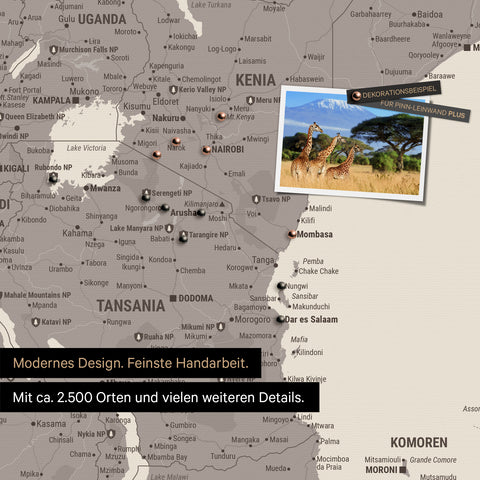 Detailreiche Afrika-Karte als Pinnwand in Warmgray (Braun-Grau) zur Markierung von 2.500 Reisezielen in Tansania, Kenia und vielen anderen afrikanischen Ländern – ideal für die Markierung vergangener Reisen und zukünftiger Reisepläne