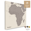 Afrika-Karte in Warmgray (Braun-Grau) als Pinn-Leinwand, perfekt zum Markieren und Planen von Reisen, hier kaufen