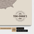 DACH-Karte als Pinn-Leinwand in Warmgray (Braun-Grau) mit eingedruckten Namen als Logo in Form einer Sonne