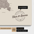 Pinnwand Leinwand einer Deutschlandkarte in Farbe Warmgray (Braun-Grau) mit personalisiertem Eindruck von Namen und einer Legende zum Markieren