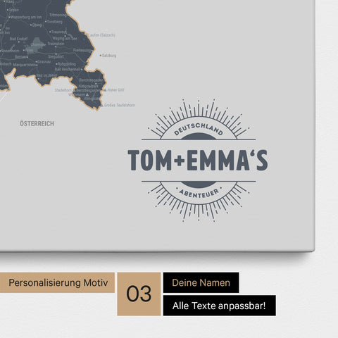 Deutschland-Karte als Pinn-Leinwand in Denim Blue mit eingedruckten Namen als Logo in Form einer Sonne