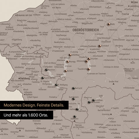 Ausschnitte einer Österreichkarte mit dem Salzkammergut und der Steiermark als Pinn-Leinwand in Warmgray mit 1.600 Orten