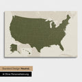 Neutrale und schlichte Ausführung einer USA Amerika Karte als Pinn-Leinwand in Olive Green