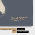 USA Amerika Karte mit hohem Detailgrad als Pinnwand Leinwand in Hale Navy (Dunkelblau Gold) mit Personalisierung und Eindruck mit deinem Namen