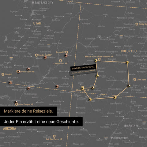 Detaillierte USA Amerika Karte als Pinn-Leinand in Light Gray zeigt Pins ins Reisezielen in Utah und Colorado