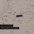 Detaillierte USA Amerika Karte als Pinn-Leinand in Warmgray (Braun-Grau) zeigt Pins ins Reisezielen in Utah und Colorado