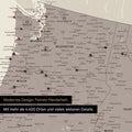 Ausschnitt einer USA Amerika Karte als Pinn-Leinwand in Warmgray (Braun-Grau) zeigt Reiseziele und Highlights in Washington, Oregon und Idaho