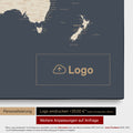 Weltkarte als Pinn-Leinwand in Hale Navy (Dunkelblau Gold), auf die ein Firmenlogo eingedruckt werden kann und weitere Individualisierungen als Sonderanfertigung vorgenommen werden können