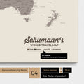 Pinnwand Leinwand einer Weltkarte in Warmgray (Braun-Grau) mit Personalisierung als Logo mit Familiennamen und Legende