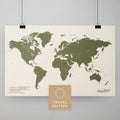 Weltkarte als Poster in Oliv-Grün zum Pinnen und Markieren von Reisezielen kaufen