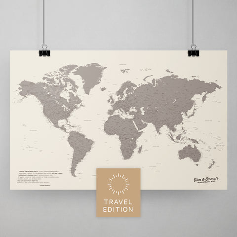 Weltkarte als Poster in Warmgray (Braun-Grau) zum Pinnen und Markieren von Reisezielen kaufen